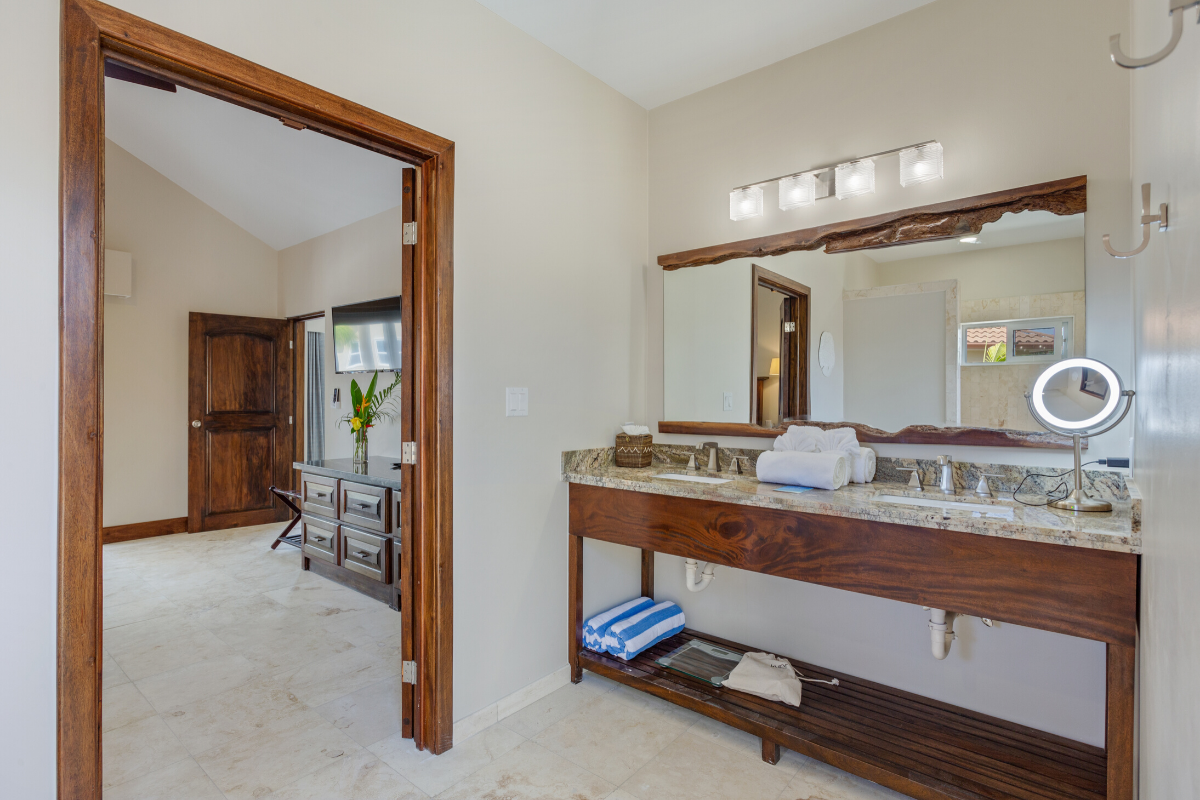 Jellyfish Bungalow Bathroom | Sirenian Bay Resort in Placencia, Belize