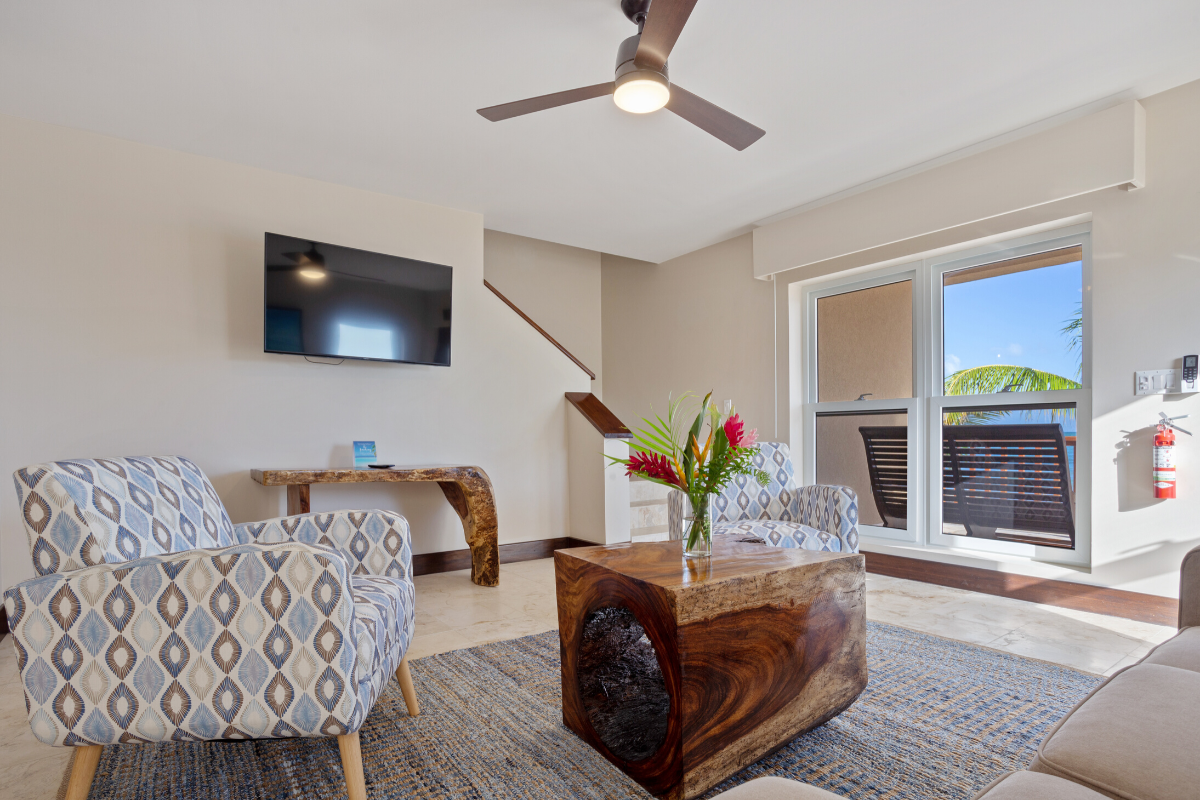 Pelican Bungalow Downstairs Living Area | Sirenian Bay | Luxury Vacation Resort in Placencia, Belize
