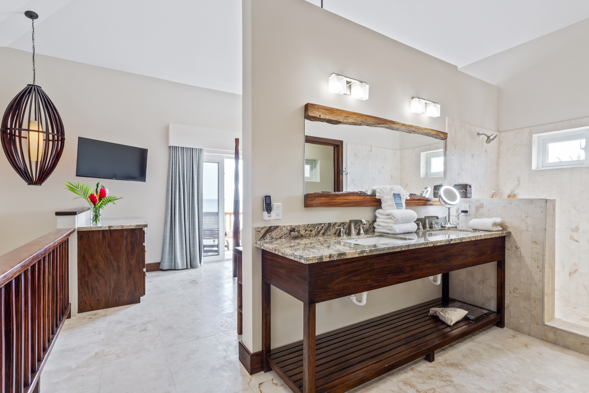 Pelican Bungalow Upstairs Bathroom | Sirenian Bay | Luxury Vacation Resort in Placencia, Belize