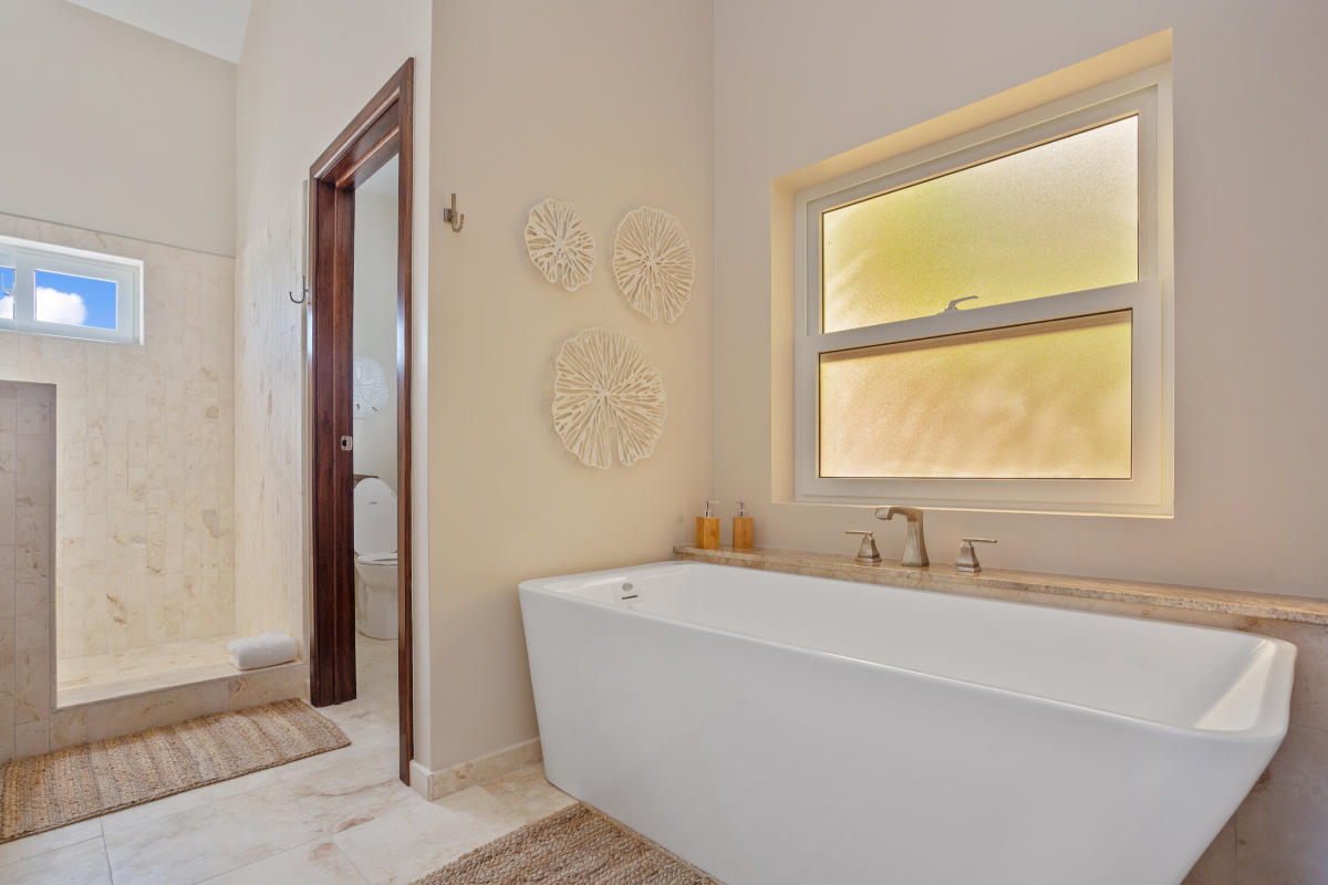 Pelican Bungalow Upstairs Bathroom | Sirenian Bay | Luxury Vacation Resort in Placencia, Belize